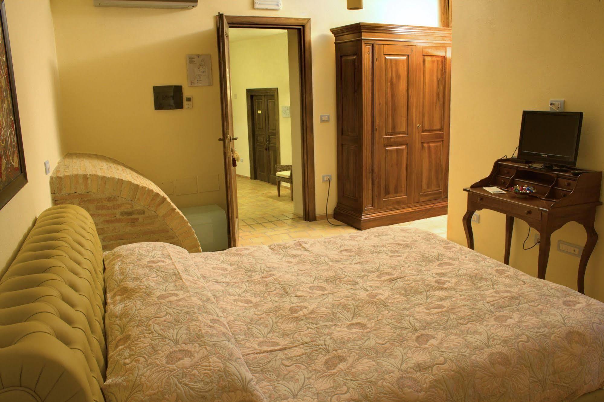 Relais Hotel Palazzo Castriota Corigliano Calabro Exterior photo